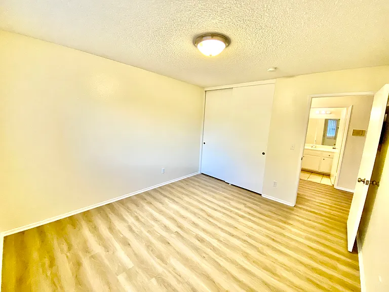 651 W 12th St #4 — Photo 12