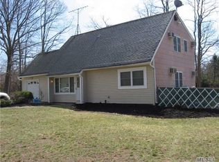 94 Hawkins Path, Coram, NY 11727