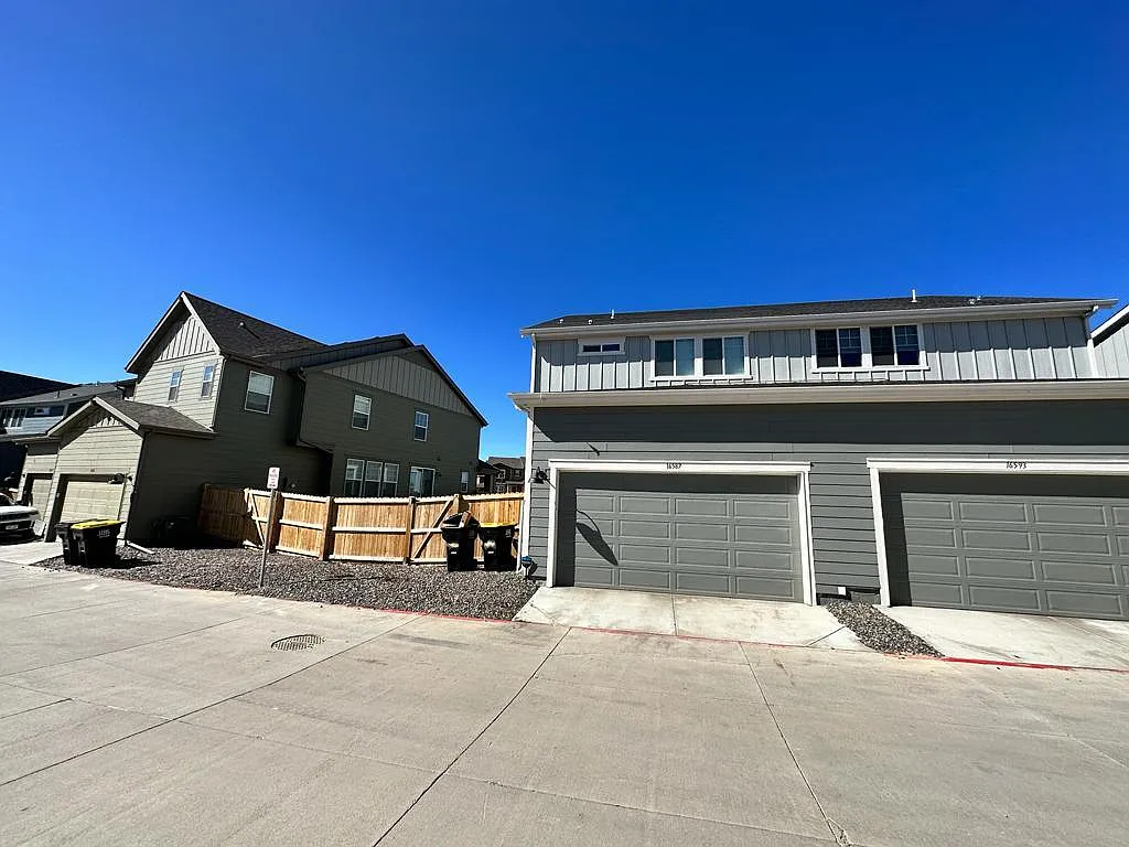 4 bed, 3.5 bath, 2900 sqft, $3,500 — Photo 3