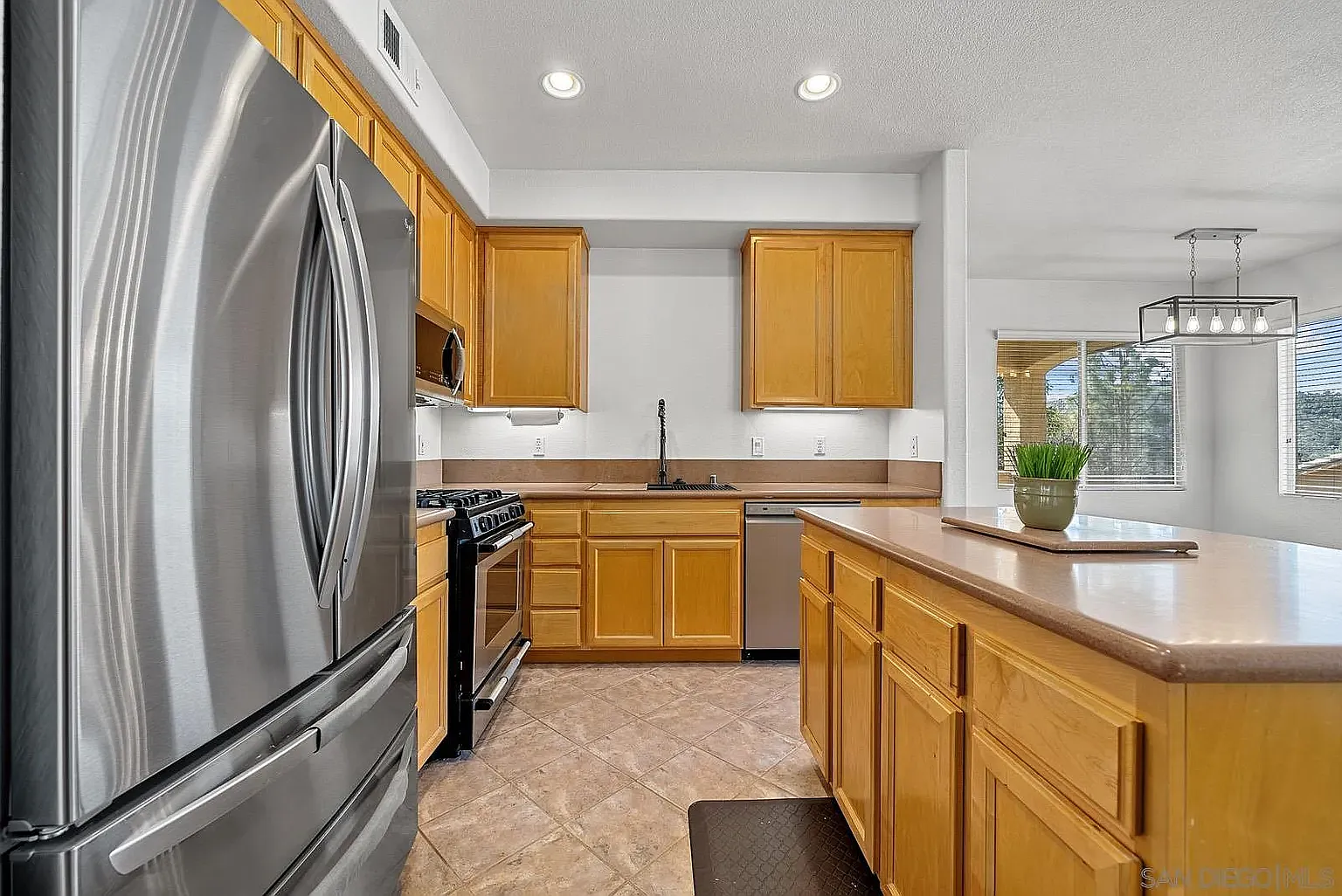 2 bed, 1371 sqft, $2,895 — Photo 4