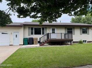 1009 20th St NE, Watertown, SD 57201