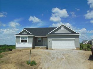 6800 Blue Stone Ct NW, Cedar Rapids, IA 52405