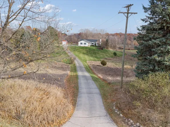 4121 Cedar Lake Rd, Howell, MI 48843