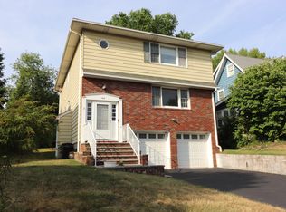 142 Washington Pl APT A, Ridgewood, NJ 07450