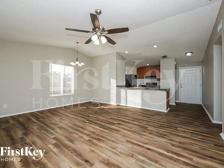308 SW 13th St — Photo 5