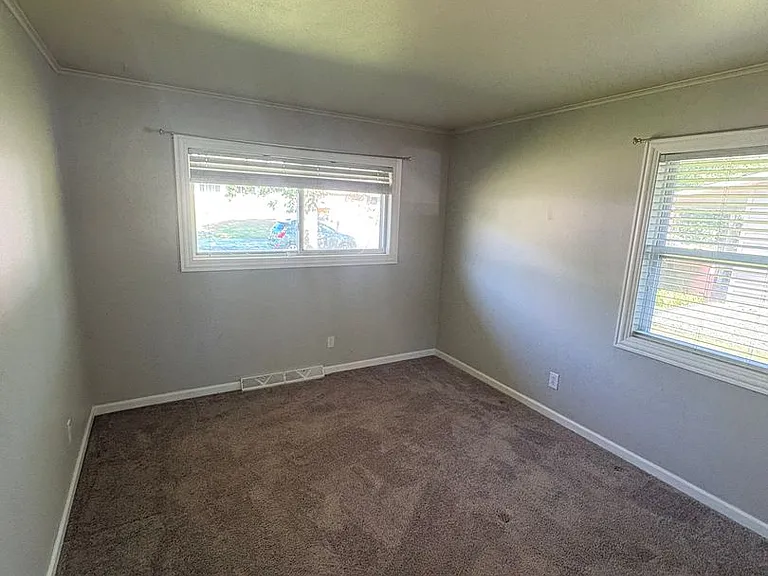 5706 N Graceland Dr — Photo 8