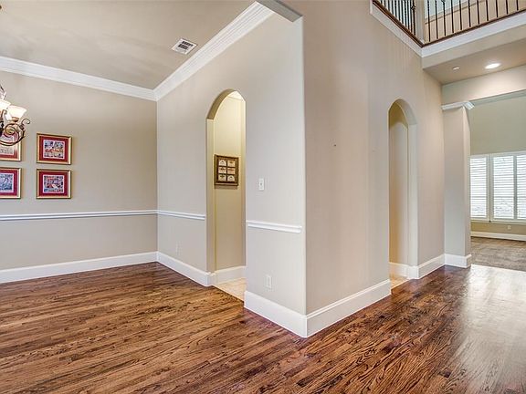 4th image of 733 Creek Valley Ct