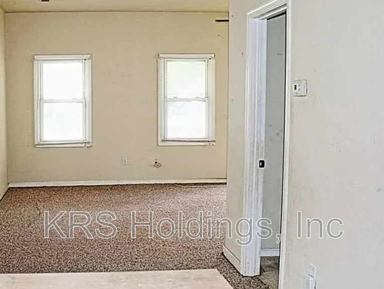 1130 Commerce Ave — Photo 3