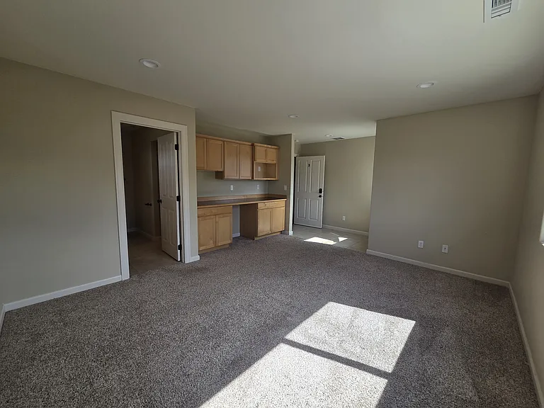 2400 N Ridgeview Ln #1 — Photo 17