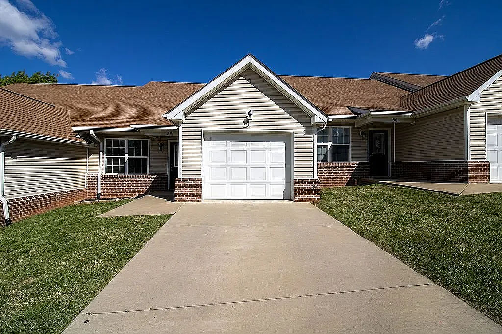 2 bed, 2.5 bath, 1269 sqft, $1,850 — Photo 3