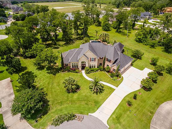 3rd image of 8802 Saxonwood Ct