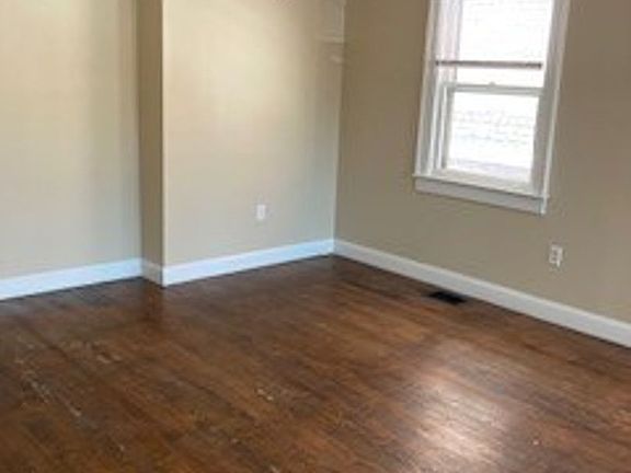 2nd image of 111 Putnam St #2