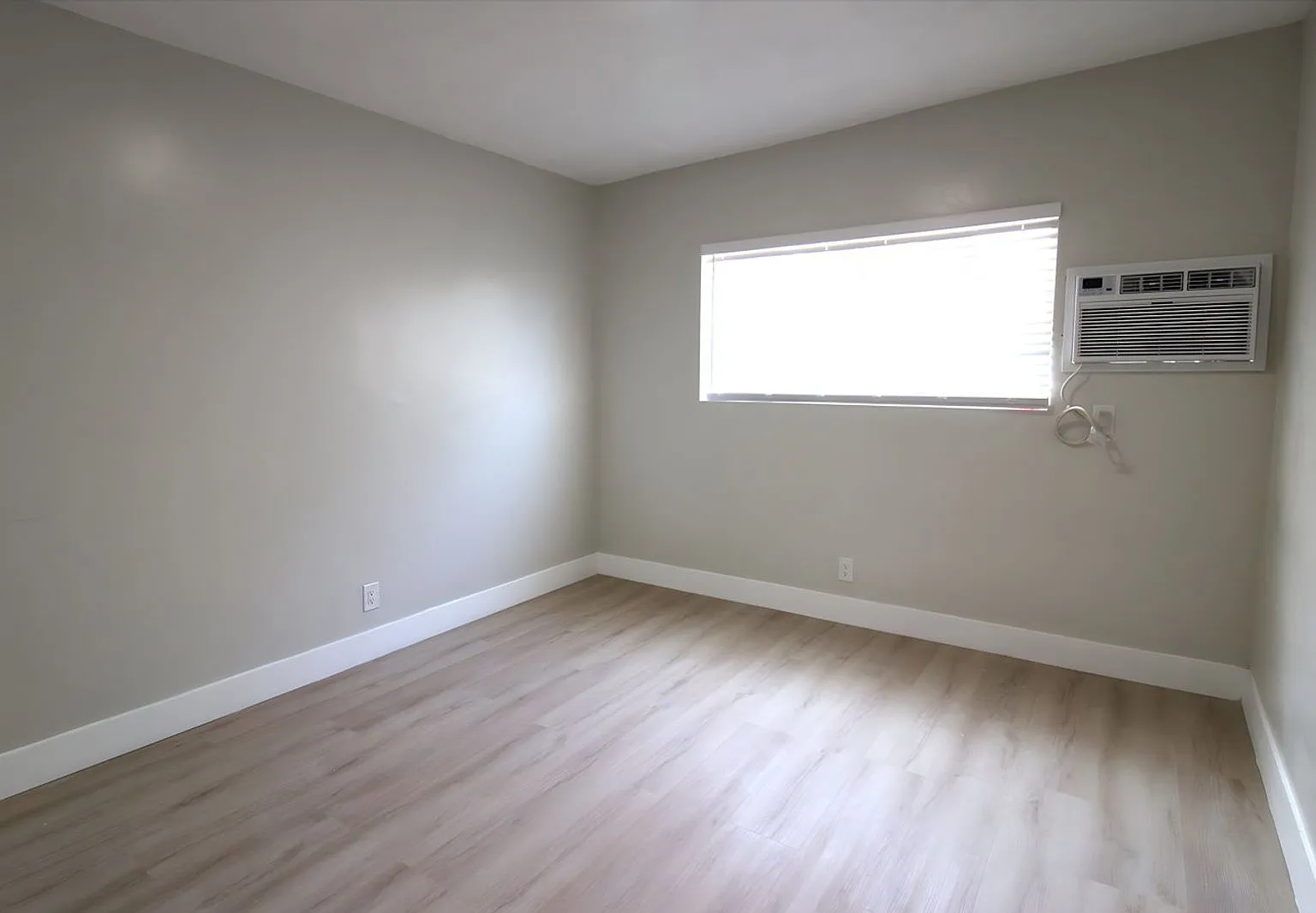 2 bed, 1.0 bath, 850 sqft, $2,750 — Photo 4