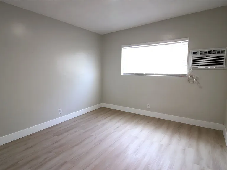 2904 9th Ave #6 — Photo 4