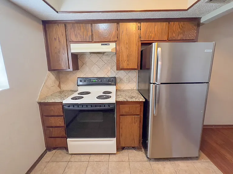 1303 N Fretz Ave — Photo 10