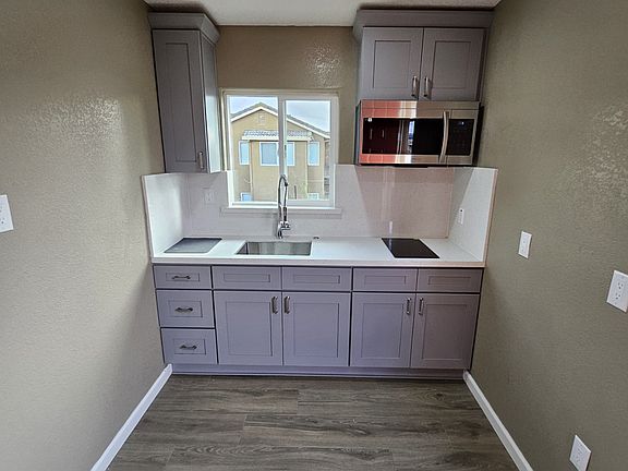 4th image of 2102 Black Rose Ln