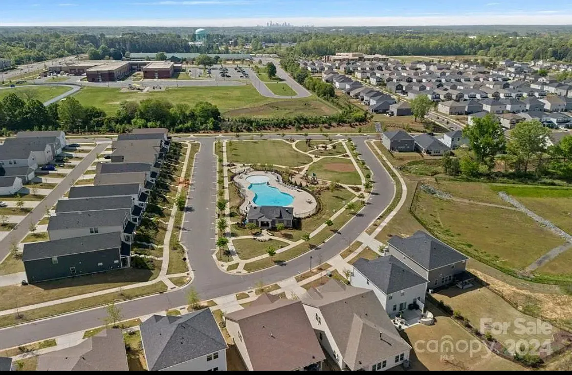 5 bed, 2515 sqft, $2,850 — Photo 4