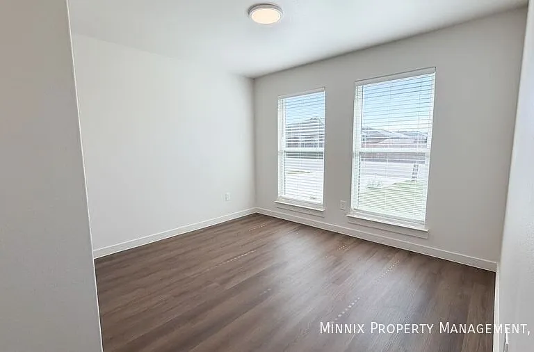 2304 Corpus Ave — Photo 9