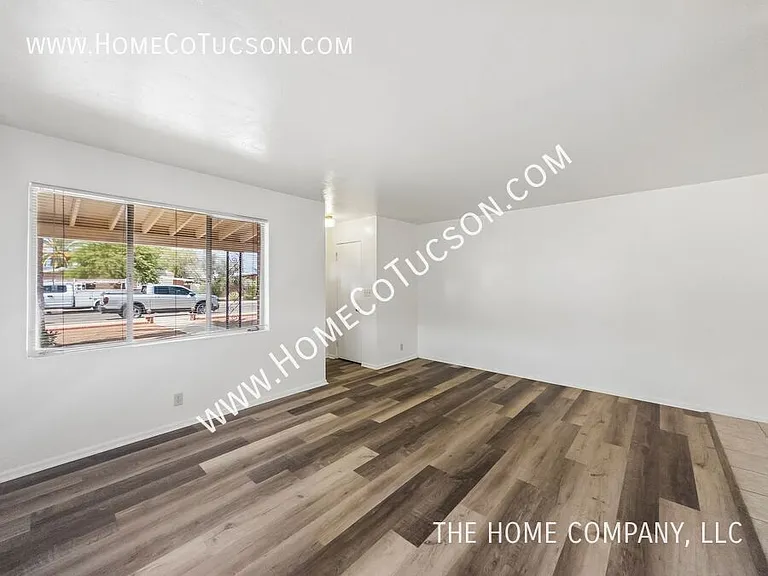 3236 E Hawthorne St — Photo 6