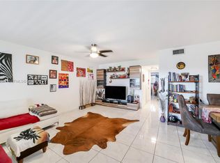 Casa Paraiso, Hallandale, FL 33009