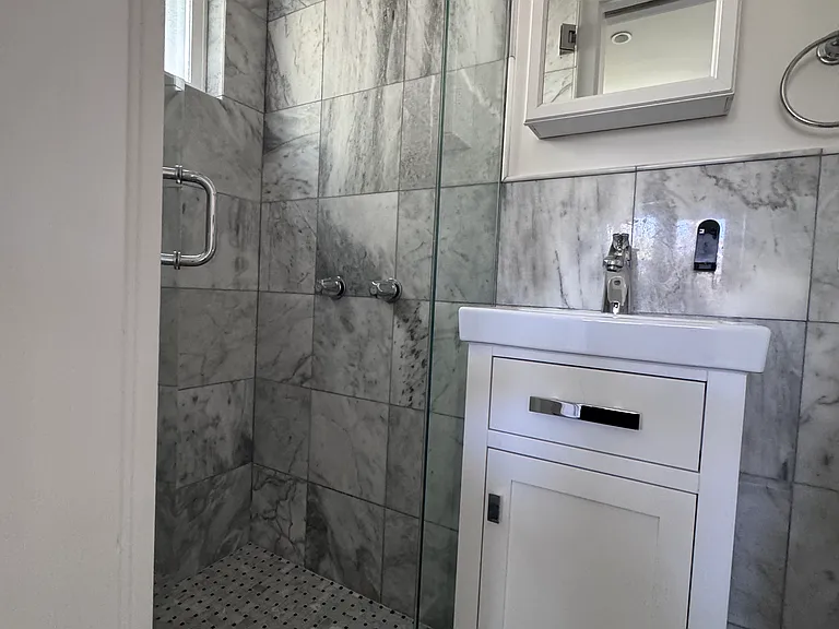 634 E Fairview Blvd — Photo 3