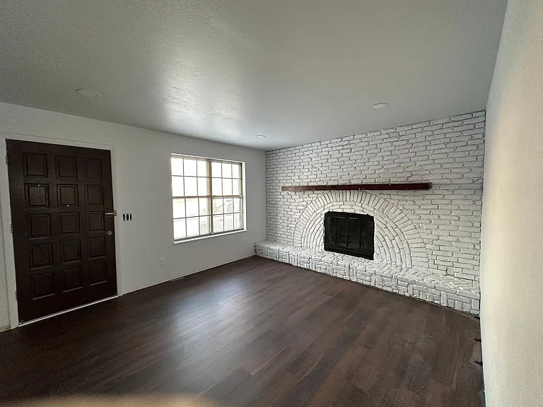 4365 S Dearborn Ct — Photo 1