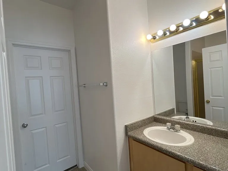 4915 E Russell Rd #142-8 — Photo 36