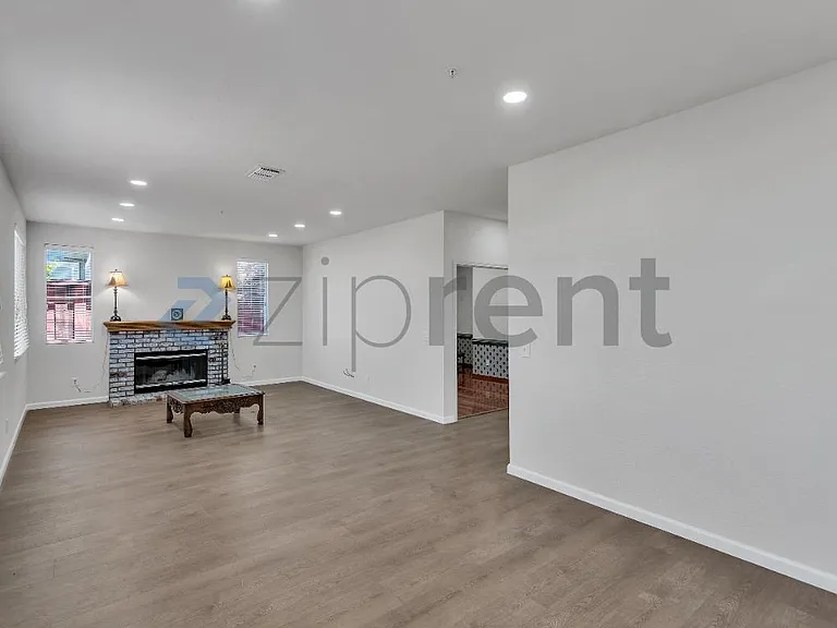 1001 Sandhurst Dr — Photo 16