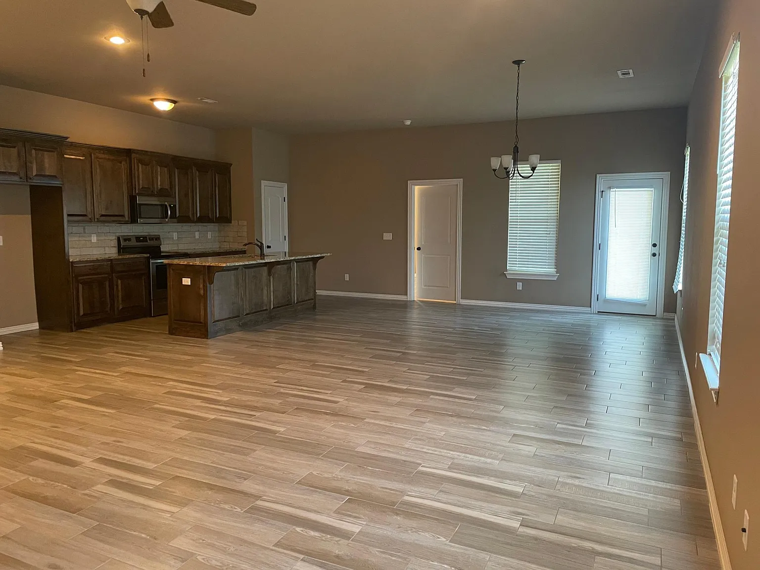 4 bed, 2083 sqft, $2,200 — Photo 3