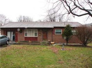 216 Melrose Dr, Hurricane, WV 25526