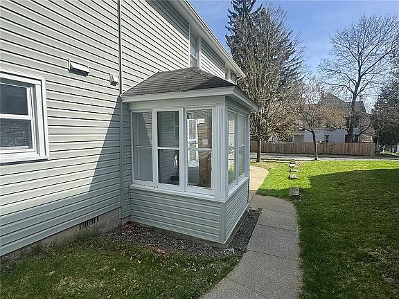 3rd image of 23 1/2 Cedar St