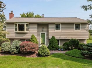 14 Stonecastle Rd, New Milford, CT 06776