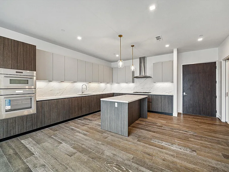 1711 Allen Pkwy #1806 — Photo 1