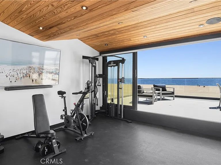 800 W Oceanfront — Photo 14