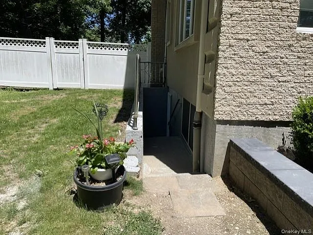 549 Wolf Hill Rd — Photo 16