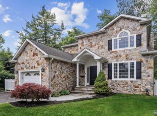 542 Ackerman Ave, Glen Rock, NJ 07452