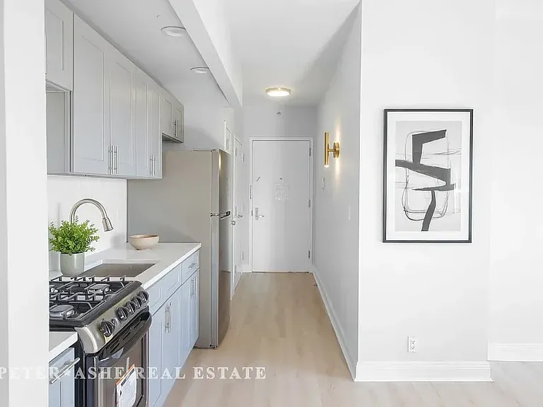 2205 3rd Ave #8D — Photo 3