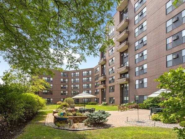 7600 Golden Valley Rd APT 706, Golden Valley, MN 55427