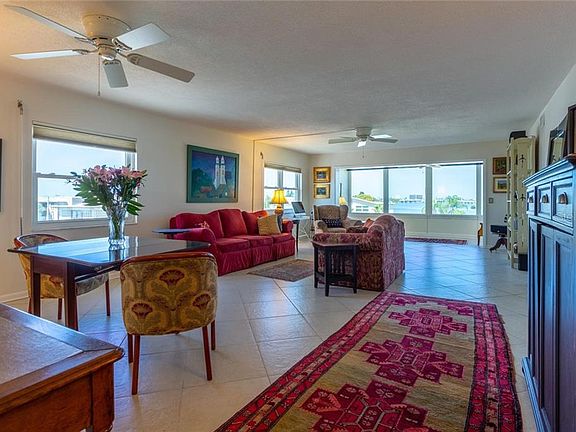 3rd image of 1868 Shore Dr S APT 401