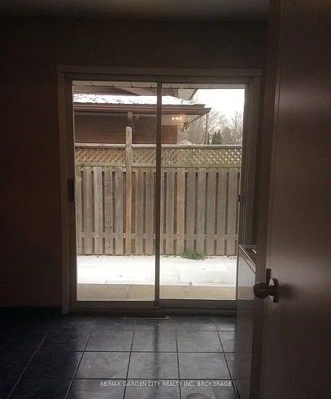 43 Dunvegan Rd #UPPER — Photo 8