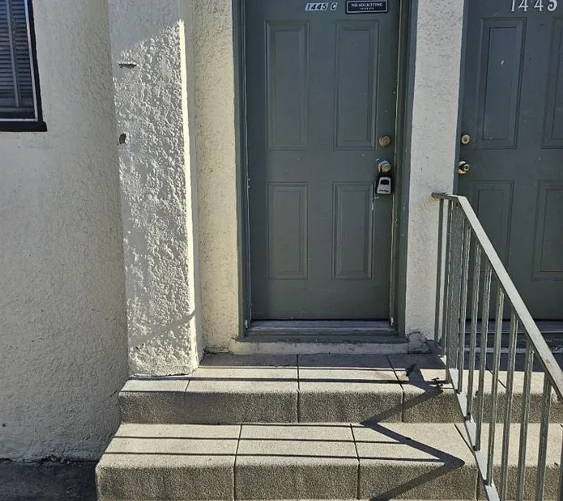 1445 N Warren Ave