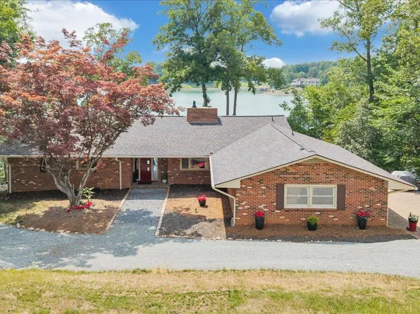 1080 Forest Way Cir, Moneta, VA 24121