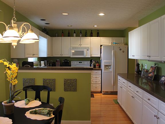 Spacious eat-in kitchen