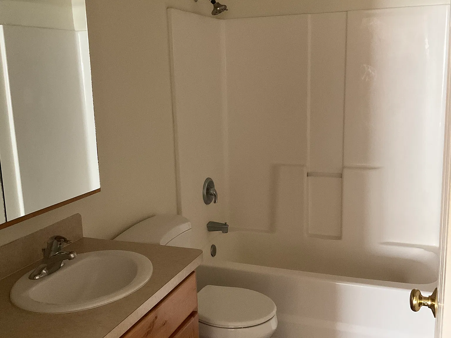 4 bed, 2776 sqft, $2,195 — Photo 4