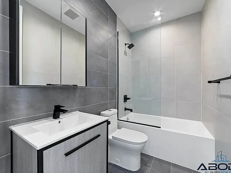 153 Erasmus St #2L — Photo 7
