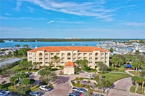 38 Harbour Isle Dr Photo 1