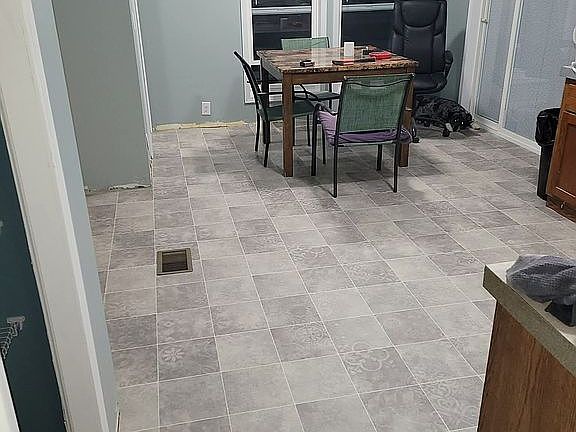 2nd image of 105 Crab Apple Rd