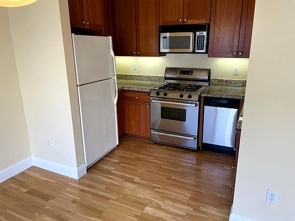 2nd image of 1702 Washington St APT 103