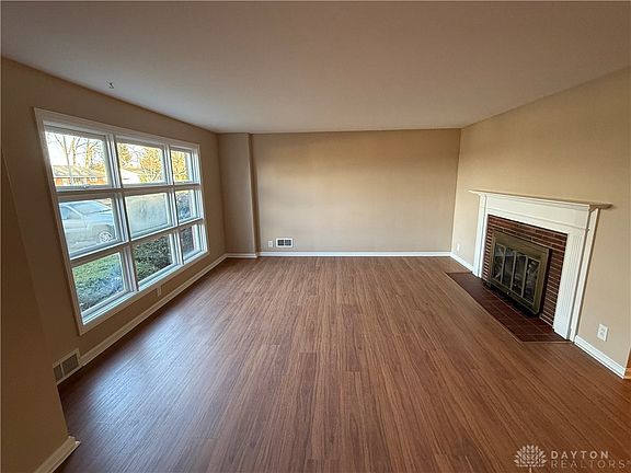 3rd image of 208 E Bryant Ave