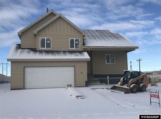914 S 6th Ave, Mills, WY 82604